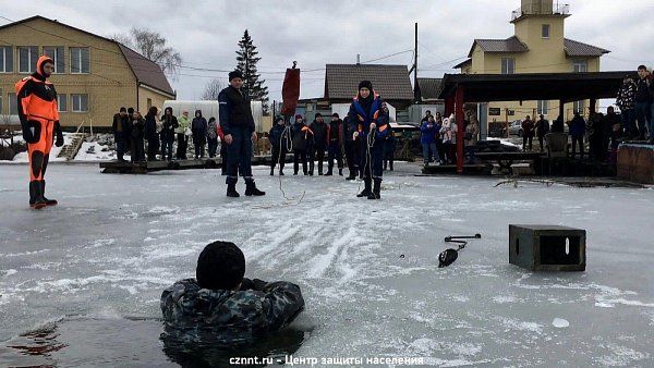 На   Спасательной  станции прошли совместные учения спасателей, водолазов  и волонтеров