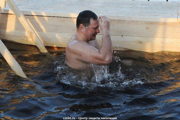 В Нижнем Тагиле проходят Крещенские  купания (фоторепортаж)
