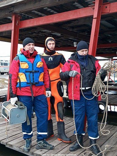 На   Спасательной  станции прошли совместные учения спасателей, водолазов  и волонтеров