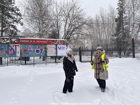 Мероприятия у  Новогодних   ёлок  Дзержинского района