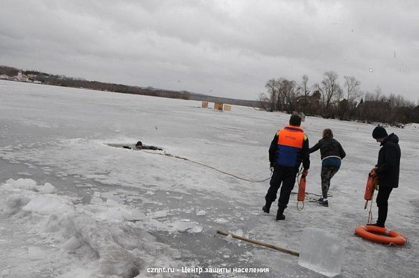 Прошли учения спасателей, водолазов  и волонтеров по спасению людей на тонком льду и во время половодья (фоторепортаж)
