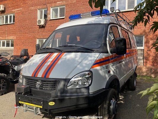 Вручение ключей от нового аварийно-спасательного автомобиля