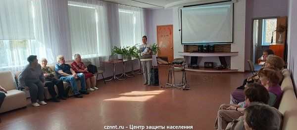 Занятия с отдыхающими Комплексного центра социального обслуживания населения Ленинского района