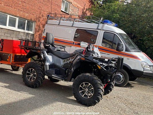Вручение ключей от нового аварийно-спасательного автомобиля