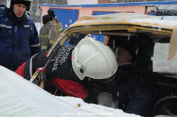 Спасатели поделились с пожарными  опытом работы на ДТП 
