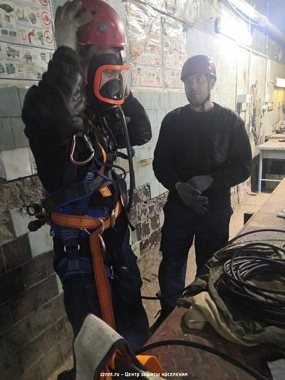 Спасатели проводят практические занятия по эвакуации пострадавших из  закрытых ёмкостей  и колодцев