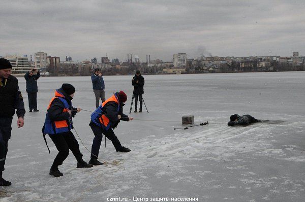 На   Спасательной  станции прошли совместные учения спасателей, водолазов  и волонтеров